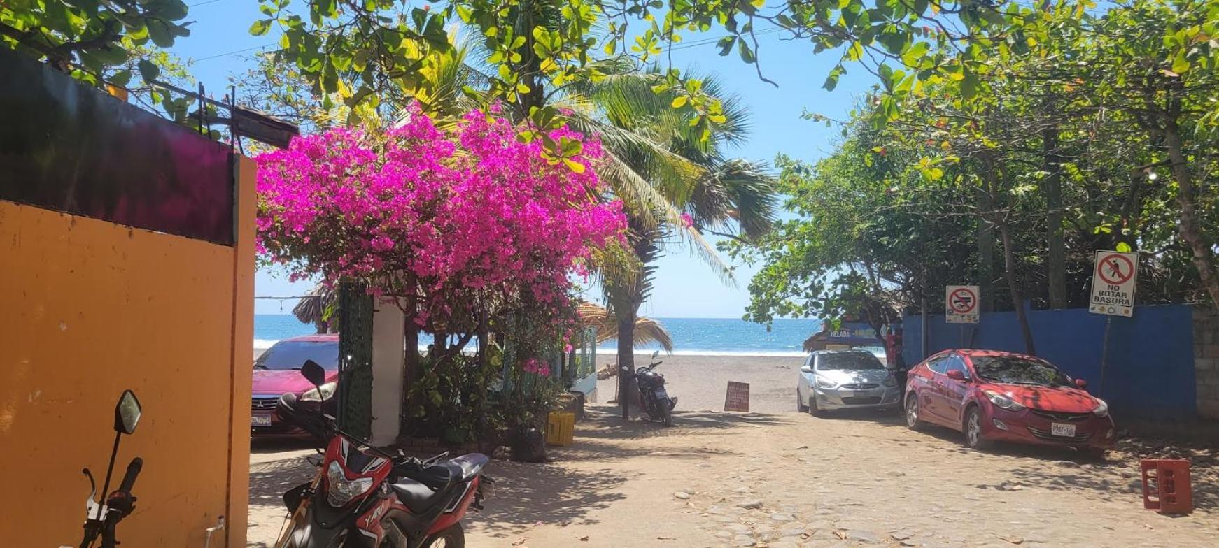 Hostal Tia Reyna El Zonte Exterior foto